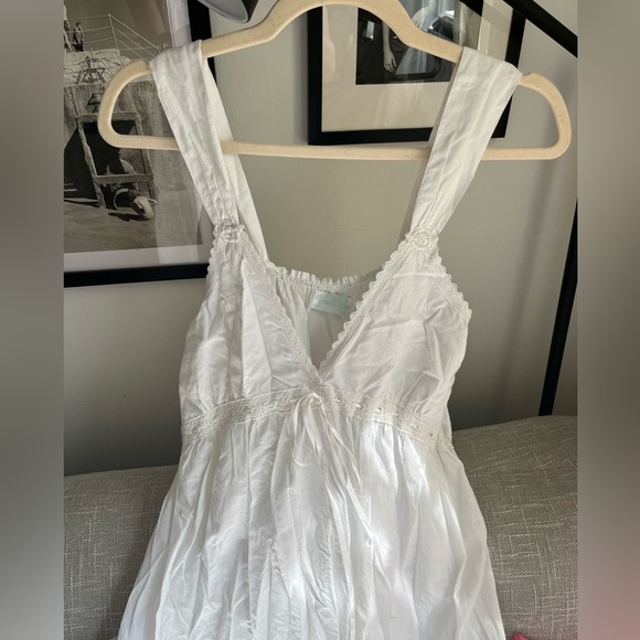 Beautiful white 100% cotton nightgown / dress. Size M - Picture 2 of 10